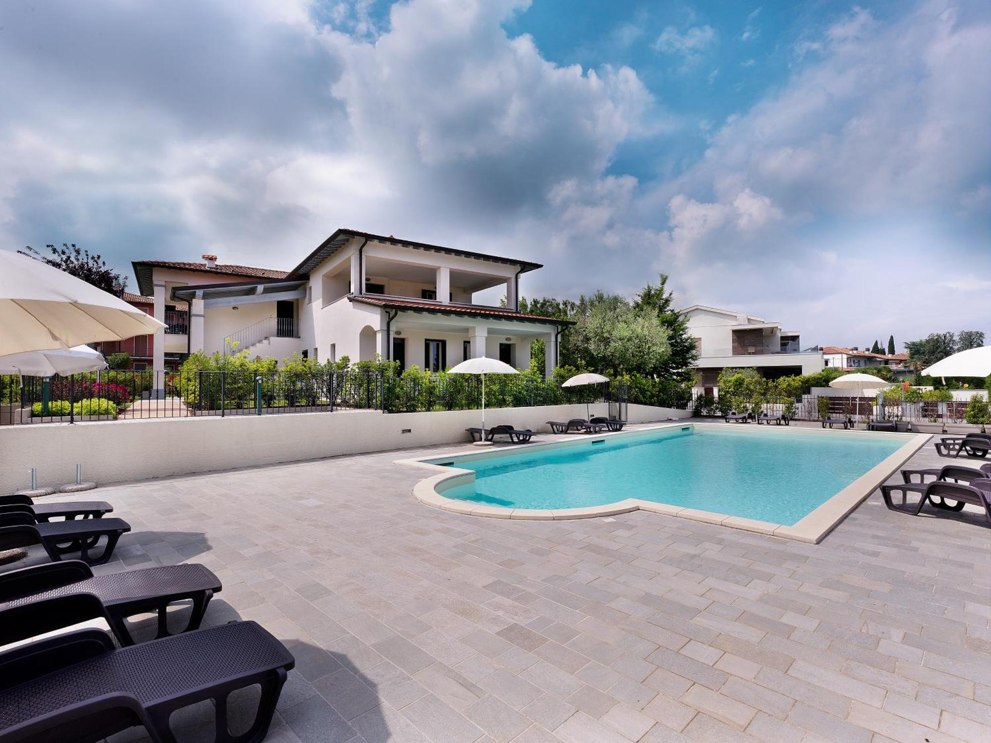 Residence Fiore Rosso ซีร์มิโอเน ภายนอก รูปภาพ